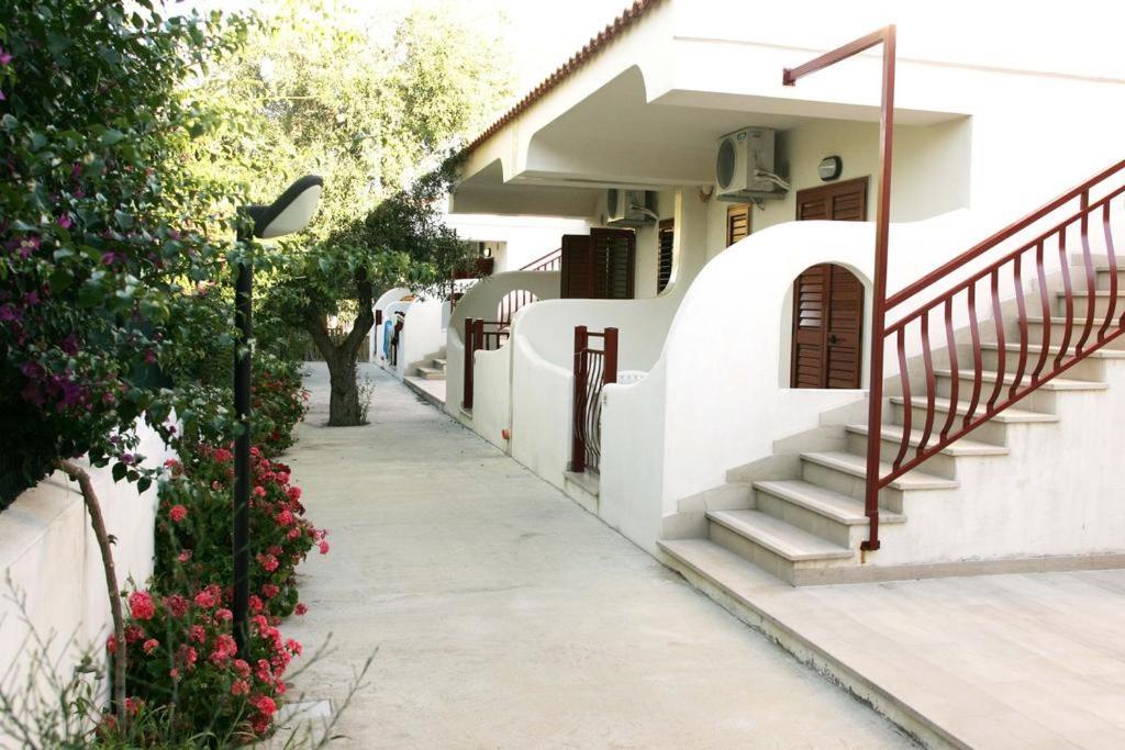 Residence Adriatico Mattinata Buitenkant foto